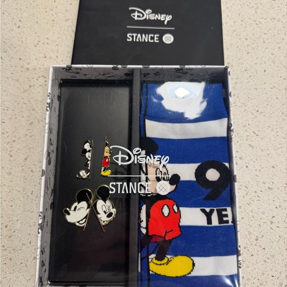 Disney Mickey Mouse Socks And Pins Stance 90th Anniversary Years Set(L) - Picture 3 of 9